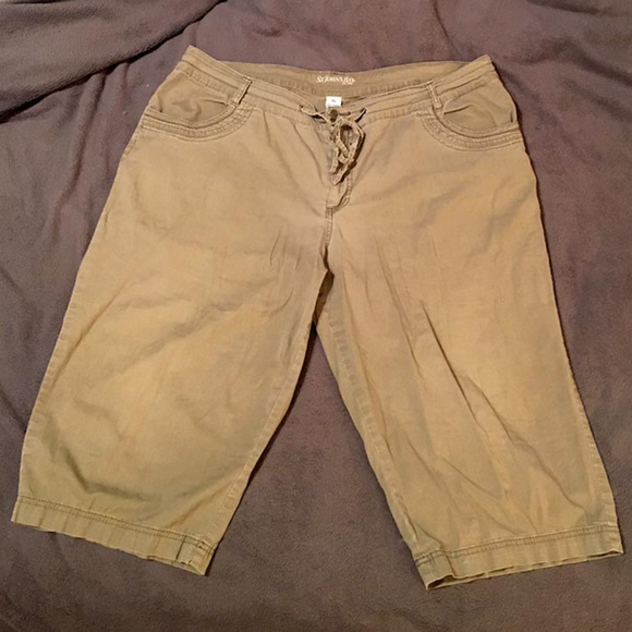 Khaki Short Capris - Picture 1 of 2